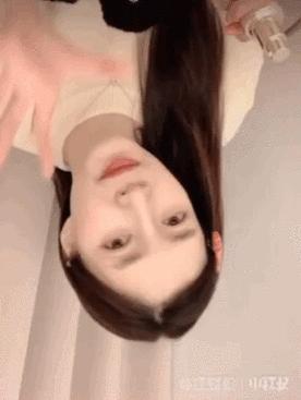 大家都在追《三十而已》，我却偷偷看了看她的化妆台