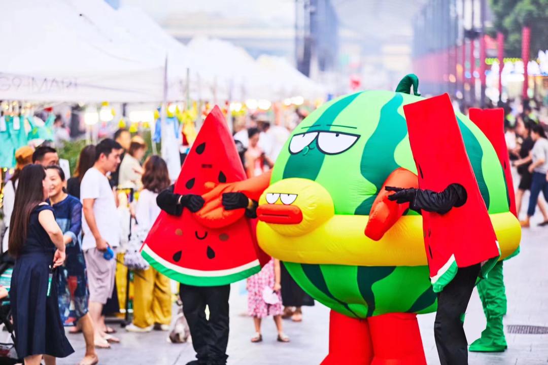 玉环头闻丨西瓜免费吃！免费送！吾悦这是什么惊天福利