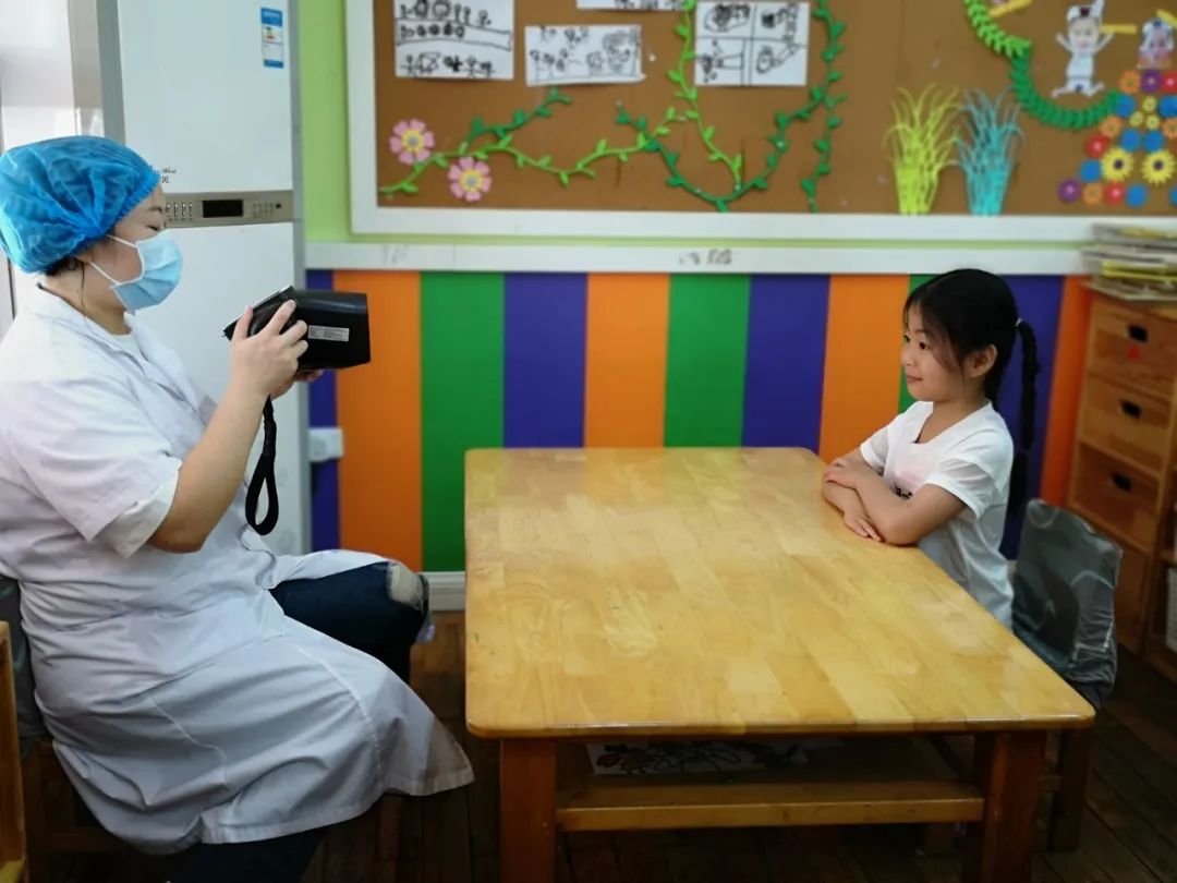 “多亏县民生实事，让我孩子的视力得到及时矫正！”——来自一位远视600度儿童家长的心声