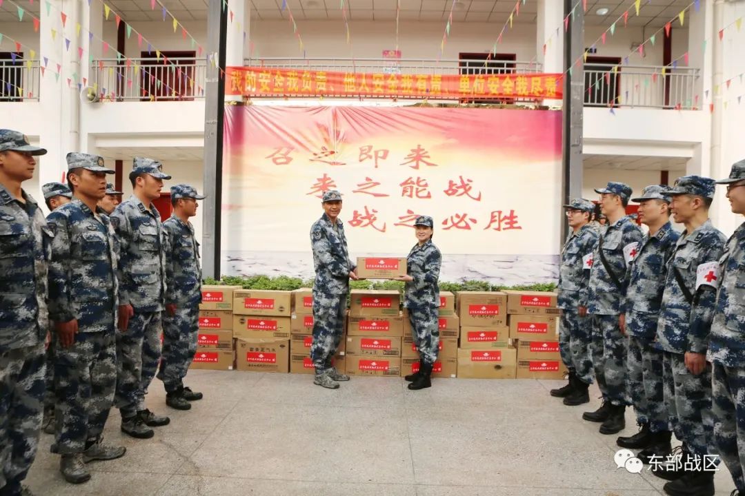 关注｜给力！空军医疗专家把流动诊室开到了雪域边关
