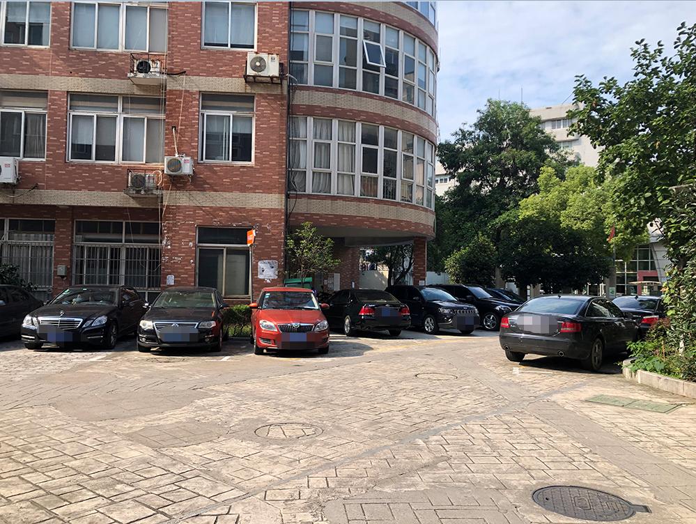 惊！南京三线“草小”成功逆袭，业主膨胀却不被认可，真相...