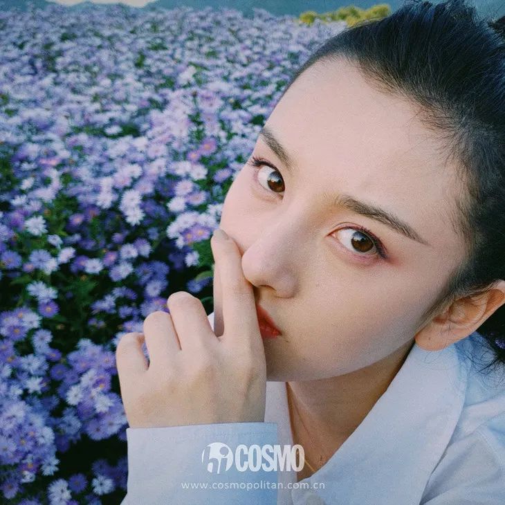 宋祖儿给陈赫画蓝色眼线超魔性,宋祖儿给陈赫画眼线