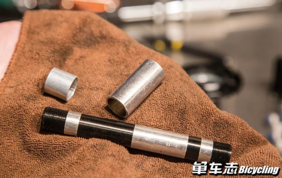 久裕培林花鼓塔基的拆卸保养视频,公路自行车培林花鼓保养