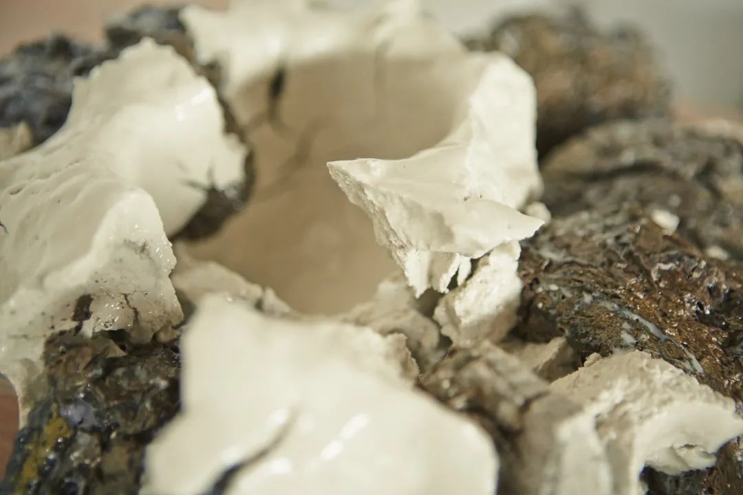 桑田卓郎：一只日式茶碗的爆裂与重构