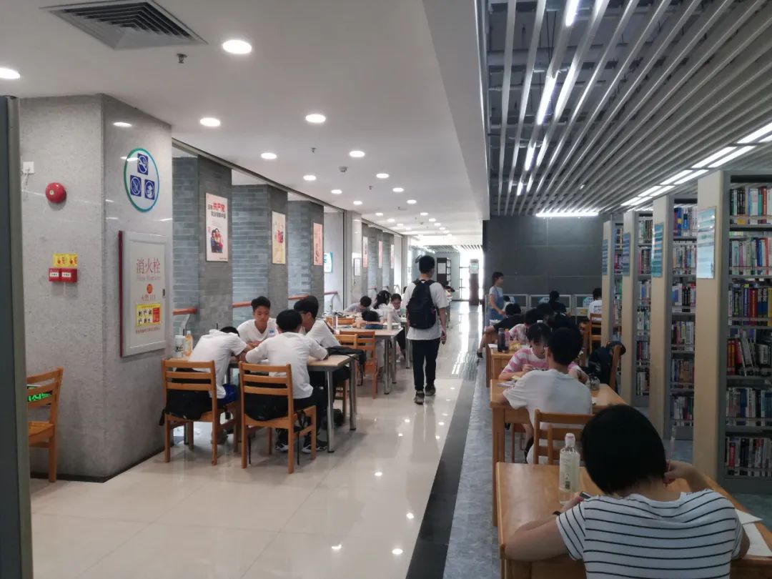 阅览室礼仪,公共场合礼仪展示视频