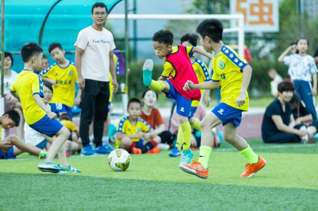 福鼎青少年足球比赛,小小的球场大大的梦想