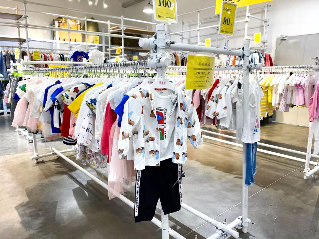 火爆魔都的荟品仓登陆松江！Nike、阿迪…全场一折起！2000个拉杆箱1元领