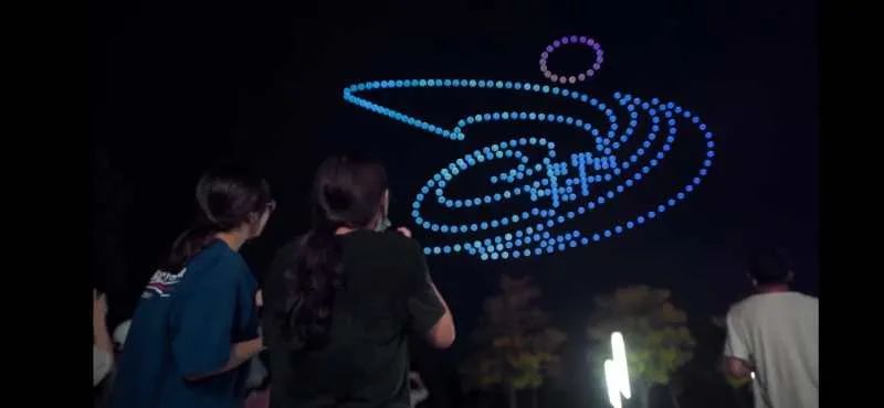 300架无人机闪耀南京航空航天大学上空！“云”端助农，微爱启“航”