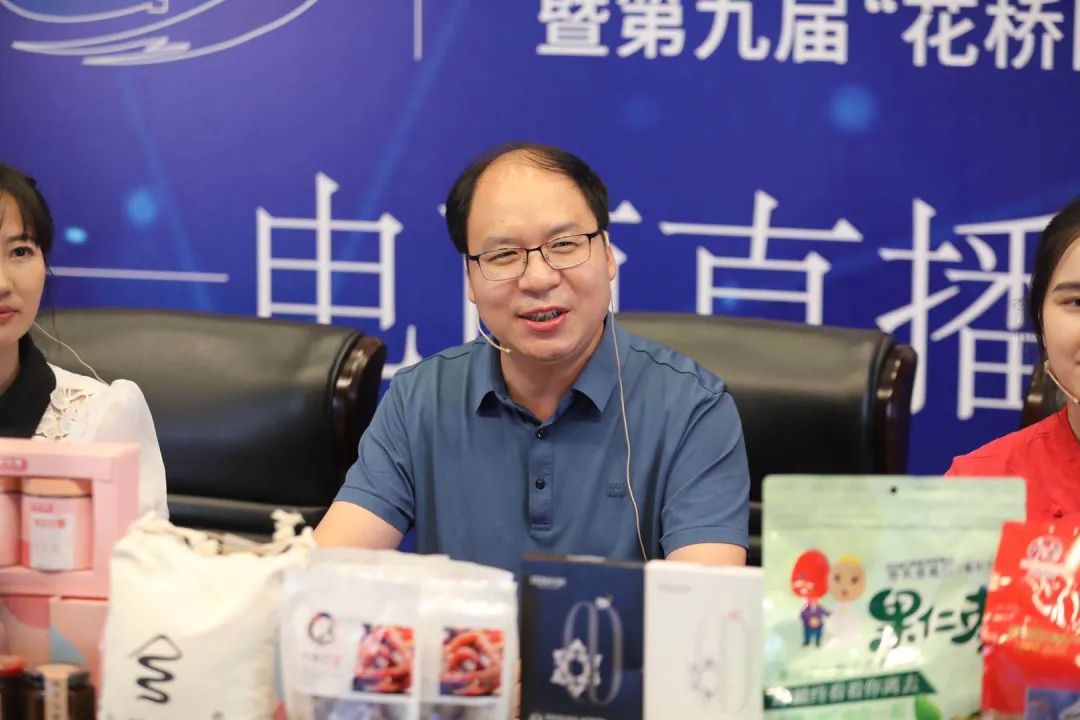 300架无人机闪耀南京航空航天大学上空！“云”端助农，微爱启“航”