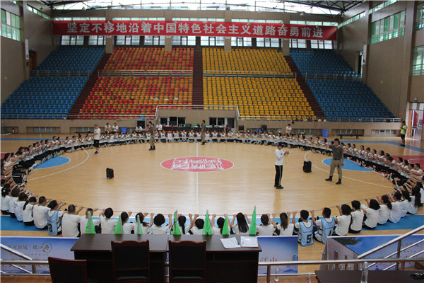 艰难险阻何所惧乘风破浪再起航荥经县严道二小教育集团开展团队建设拓展训练