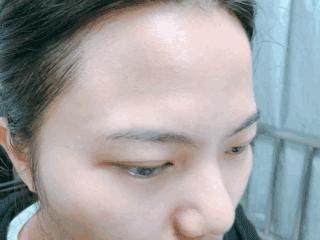 60岁没眼袋方法,教你一招去眼纹