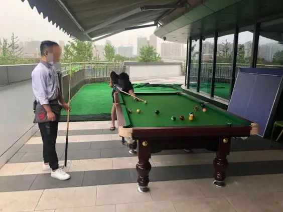 在海底捞吃火锅服务好吗,在海底捞吃饭少给一道菜怎么办