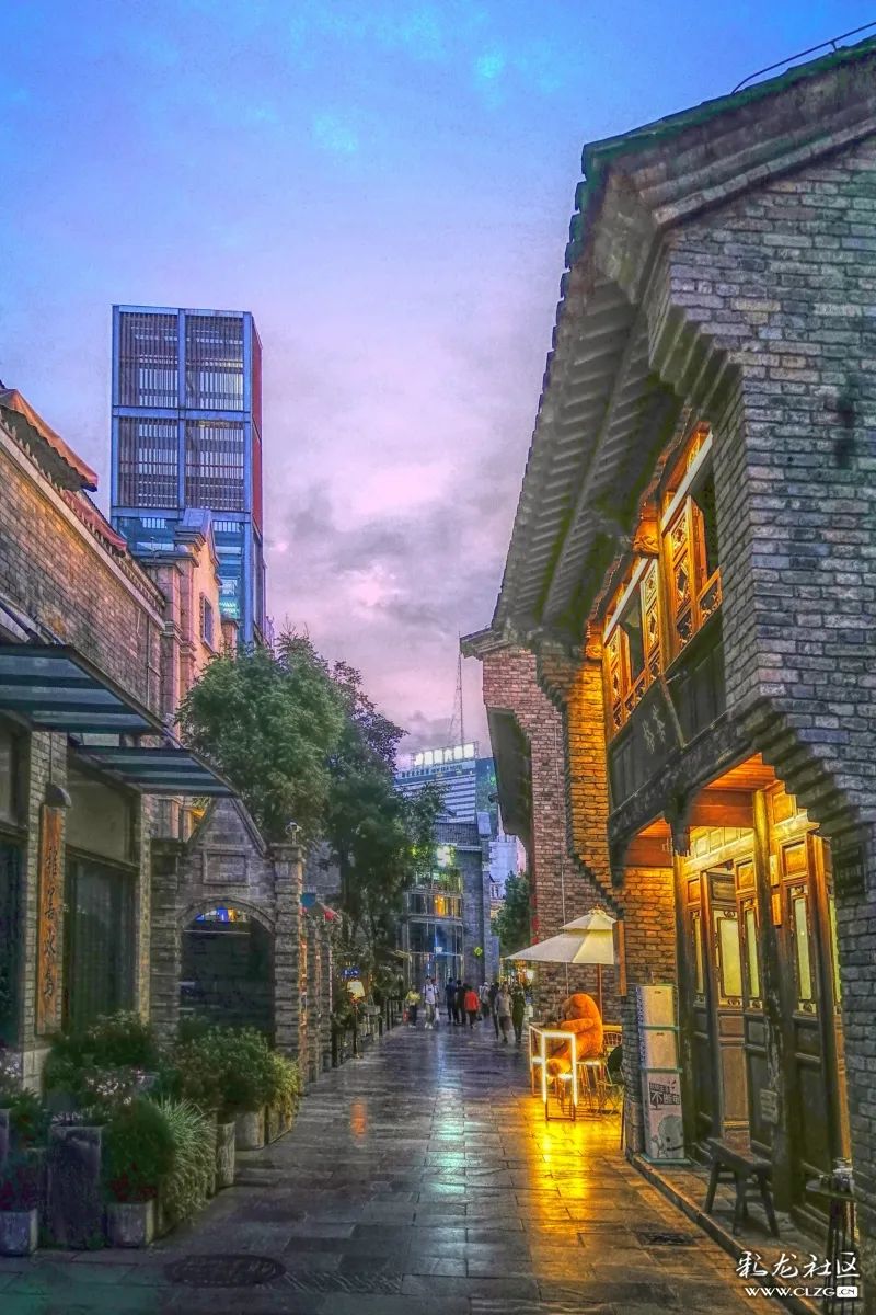 这波官方福利太给力！即日起昆明各大商圈优惠多多，吃喝玩乐都有！