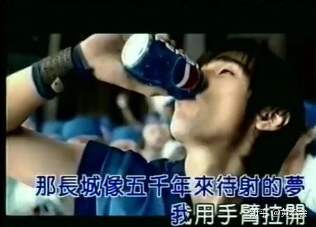 你手中拿着的不是可乐，而是一部近代音乐流行史