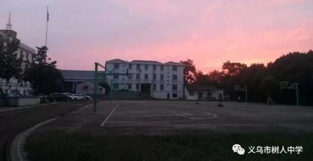 在义乌，教育不能说没有钱、没有地、没有时间研究……