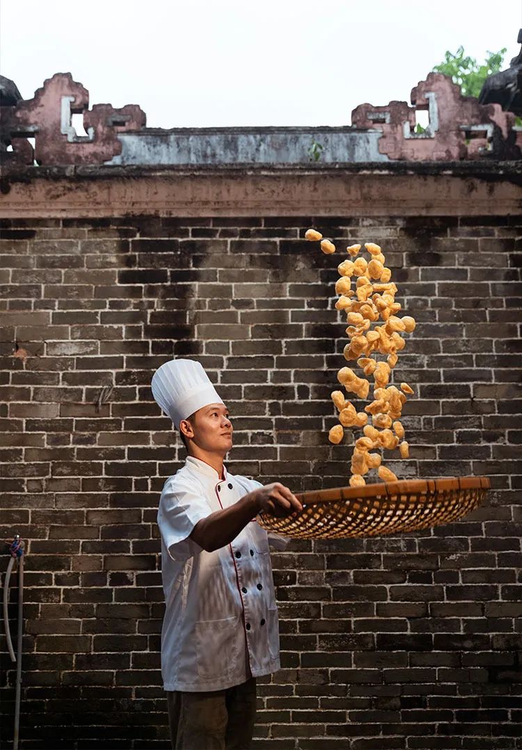 罗定这种鱼腐,入口甘香酥脆,松软而略带韧性