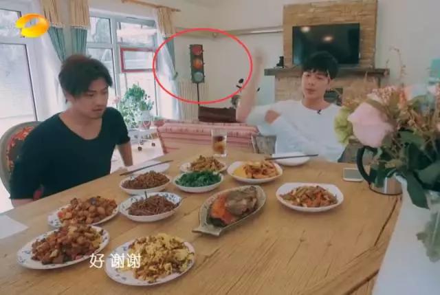 1818黄金眼刘先生视频,1818黄金眼男团刘先生