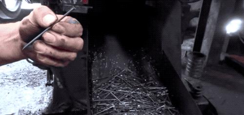 用小小的钉子做武器,钉子是怎么做出来