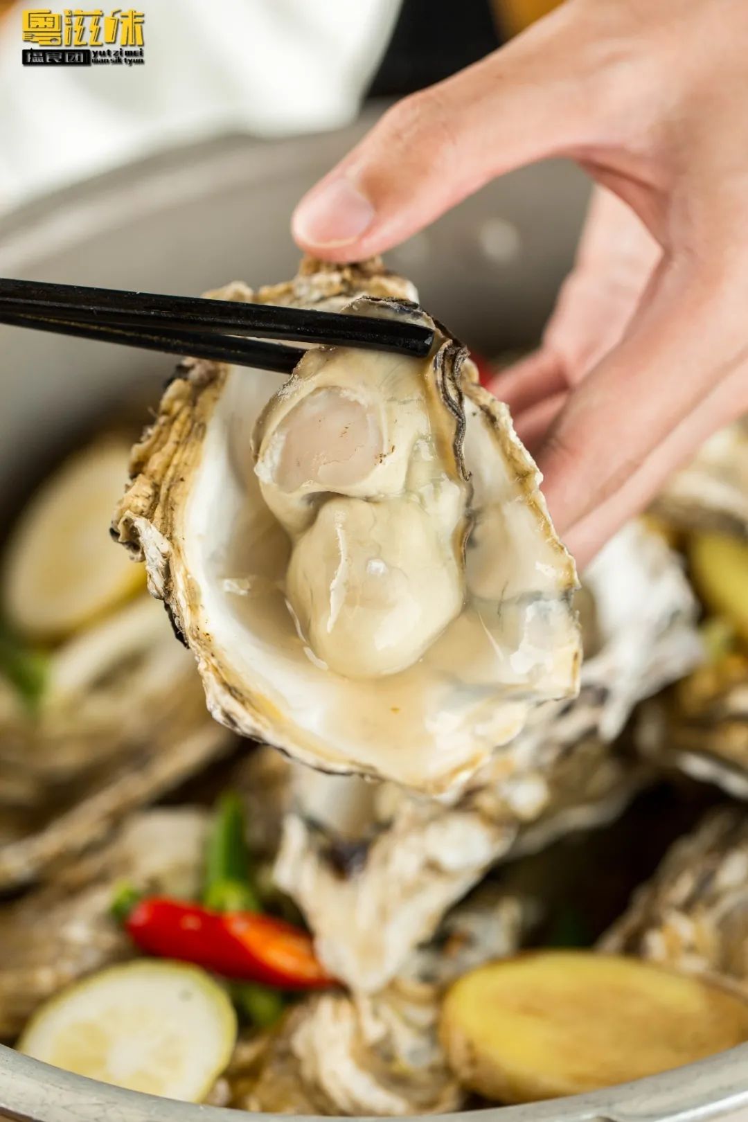 就为这①口，吃一只肥蟹比喝一杯奶茶还便宜