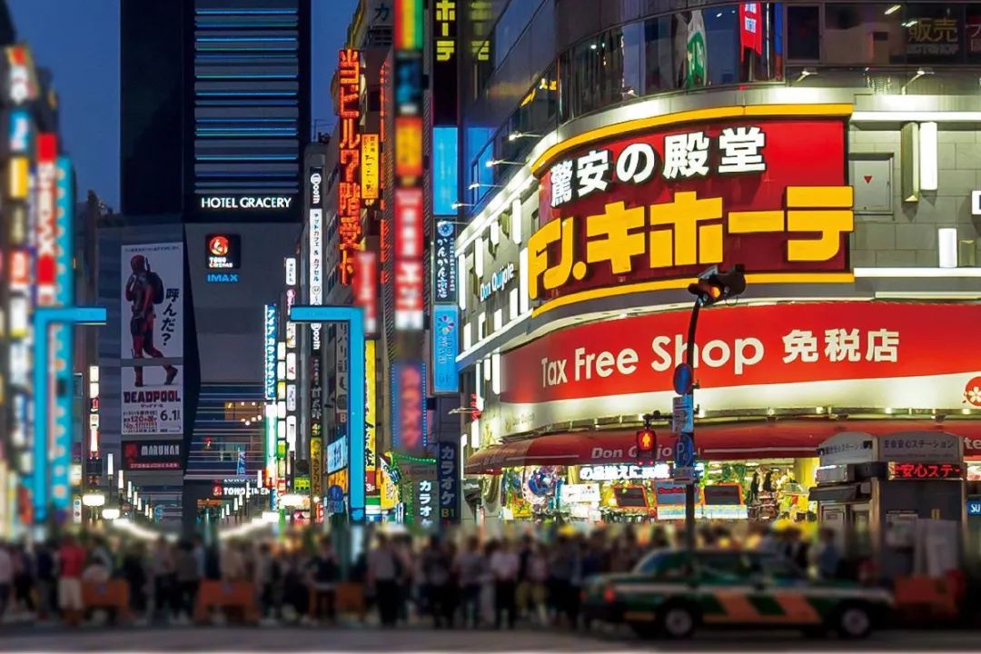 冰火两重天：三亚免税店一天卖1亿，香港药妆店游客“清零”|一周全球观察