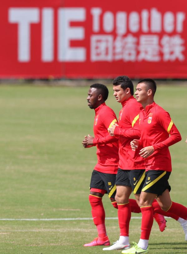 国足足球热身训练10个动作,国足在深圳训练是在哪里集结