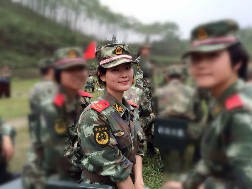 从退役女兵到企业老总，再到村*党**总支部书记，她如何开始新的征程？