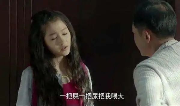 把妈妈粪便喂给新生儿，有助婴儿肠道菌群健康！宝宝：真是我妈一把屎一把尿喂大的……