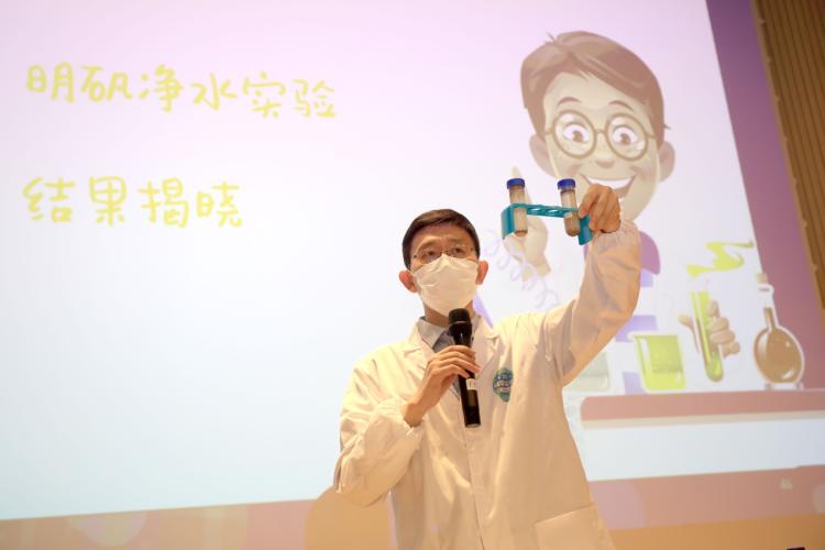 来“社区之家“的”科学总动员“公益课堂争做“小小科学家“！在家门口即可感受科学之美