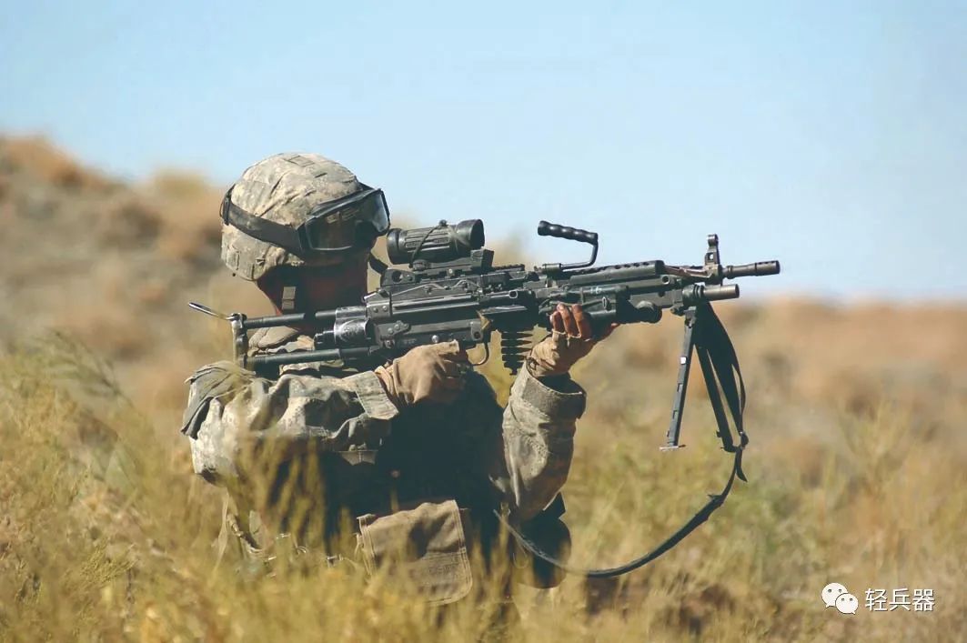 反射式瞄准镜与多倍镜组合,全息瞄准镜加三倍镜组合枪械