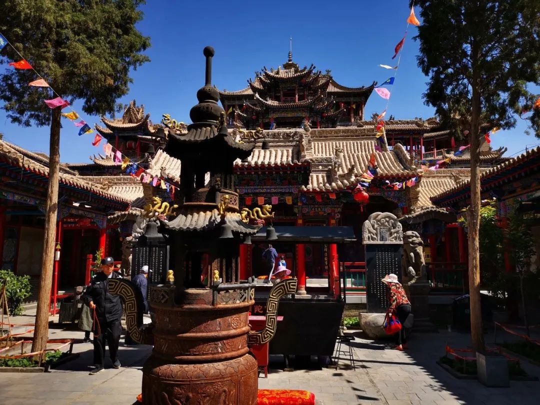 宁夏适合3-4月份旅游,宁夏的秋天