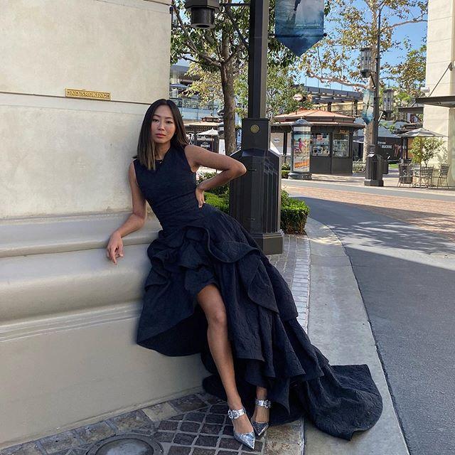 不同风格都适用的拍照姿势,拍照时永不过时的pose太经典了