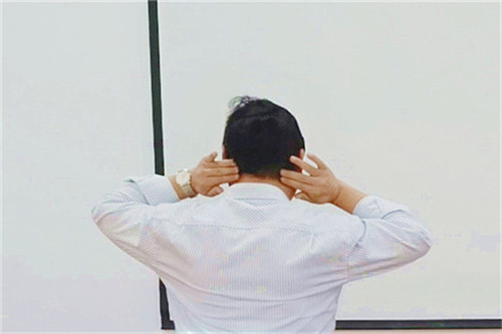 长期低头玩手机颈椎操,长期低头玩手机脖子疼怎么缓解