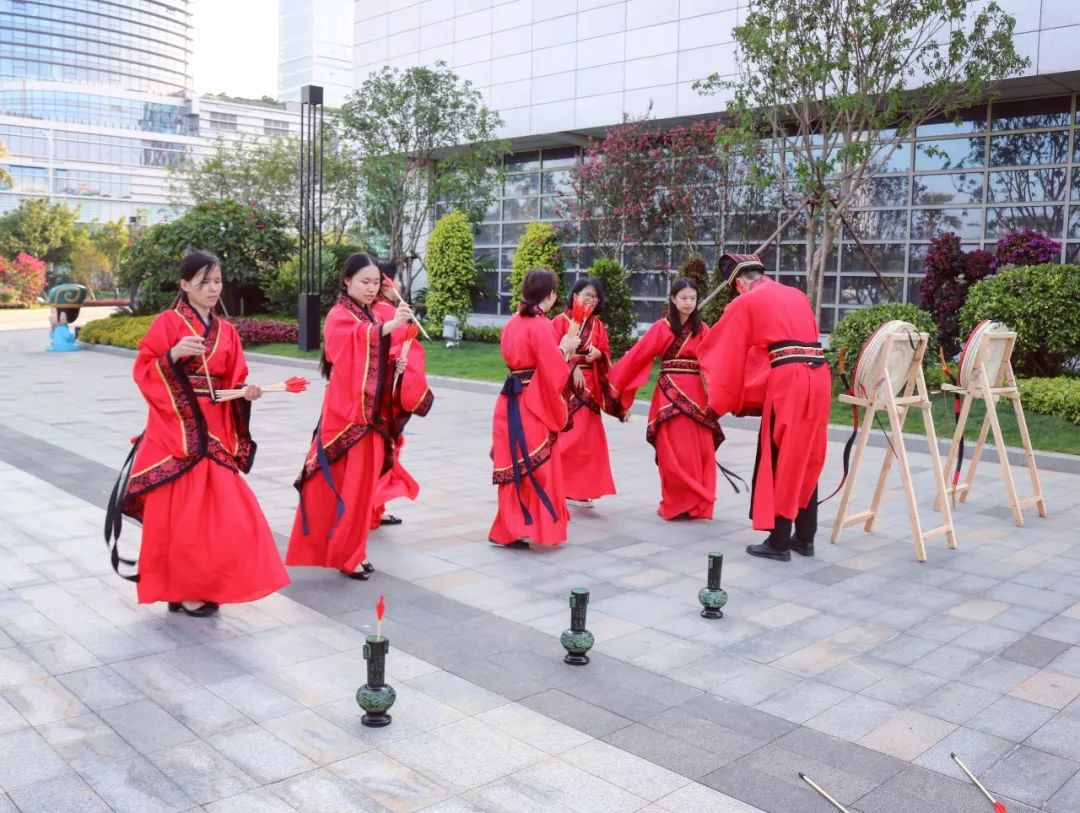 中国传统体育项目踢毽子,踢毽子户外运动