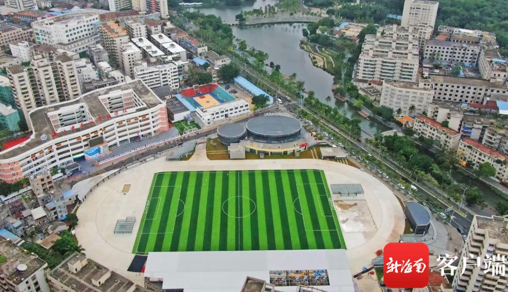 海口世纪公园体育场照片,海口市椰树门