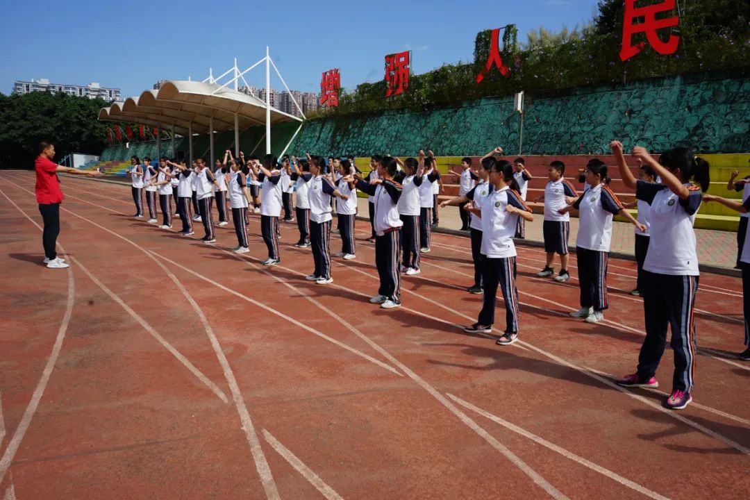 体育老师都当过班主任吗,东莞体育老师做班主任