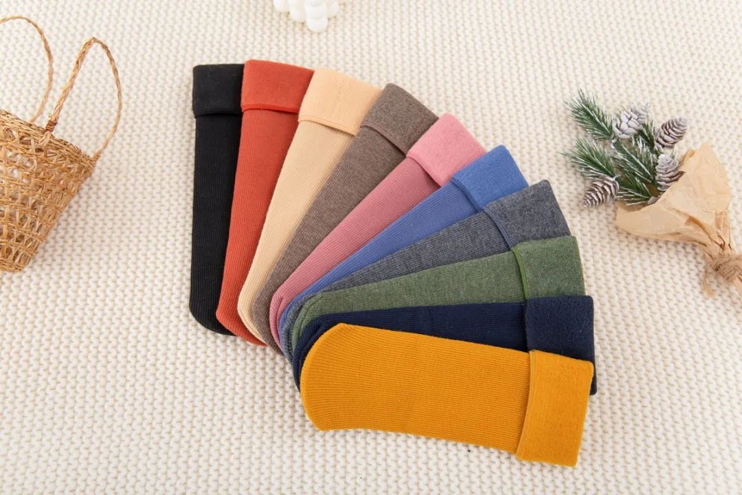 踩在脚下的暖宝宝？穿上1秒暖5℃的雪地袜，循环锁温，透气不臭脚