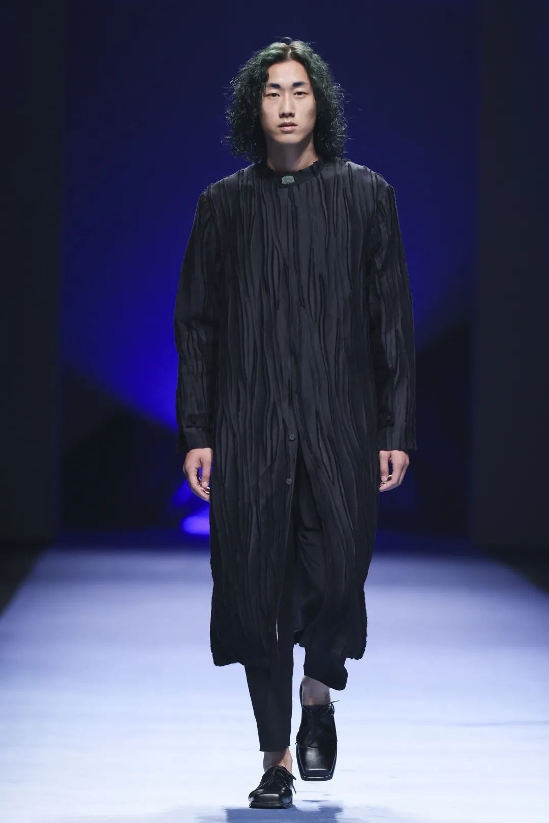 2023秋冬上海时装周秀场设计,2020春夏上海时装周展会分析