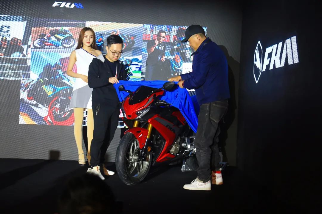 最便宜的双缸250仿赛,250双缸仿赛单摇臂