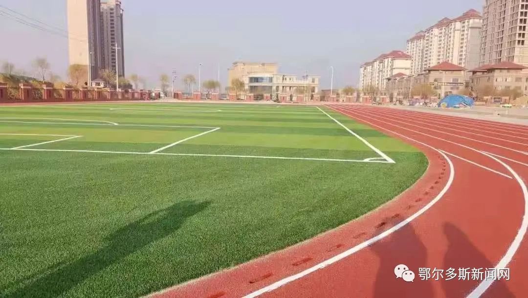 今年东胜区新建几所学校,东胜主校区操场
