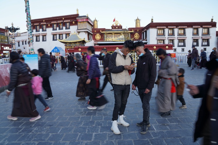 拉萨：丁真最想去的城市冬天是怎样的？