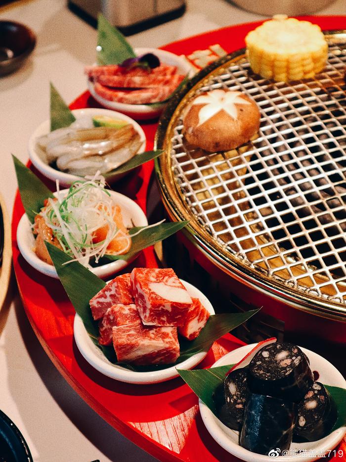 成都又新添一大波“明星店”！关晓彤的奶茶、黄晓明的复古烤肉、网红厨师王刚的秘制卤菜…都来啦