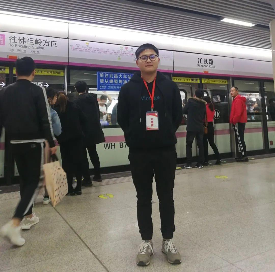 向优秀看齐向榜样靠拢,向优秀的前辈们看齐