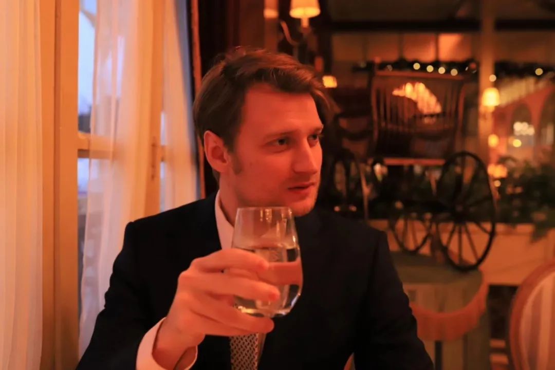 差别在哪？丽水普通山里农耕，却被俄罗斯小伙过成“田园诗”，获赞千万