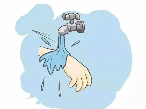 60岁奶奶住院上厕所,老人医院如厕被摔伤