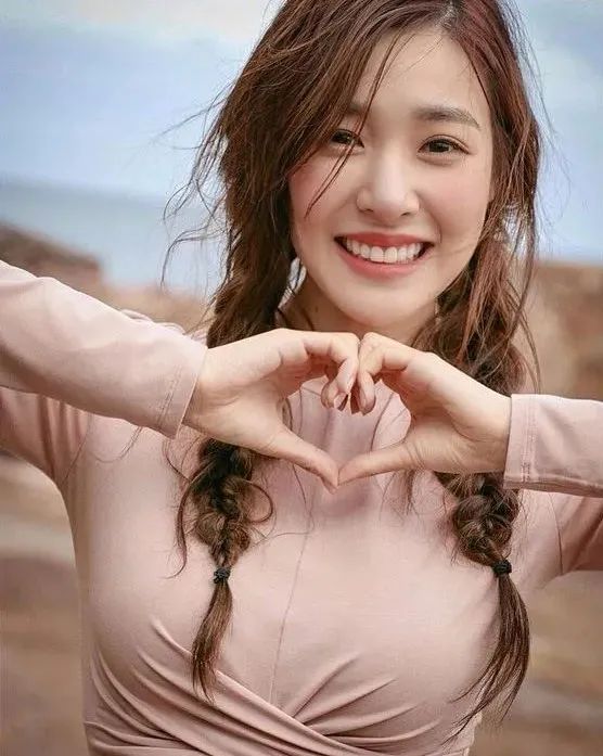 钻石美貌,欧化了TiffanyYoung真像韩艺瑟和徐睿知的合体