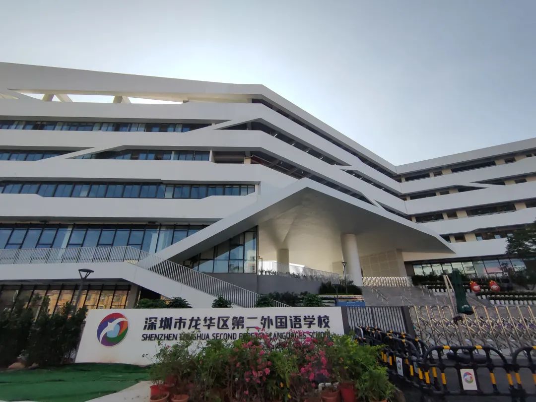 大浪街道拍了拍“你”，并递上2020成绩单