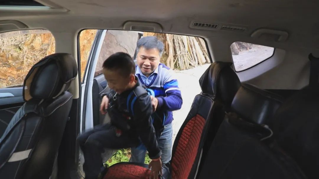 教师坚守初心牢记使命,不忘教师初心坚守三尺讲台