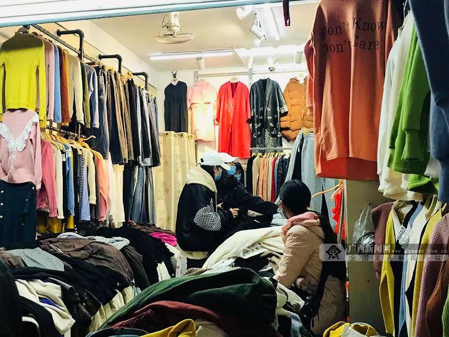 潮流穿搭菜市场,农贸市场衣服穿出时尚