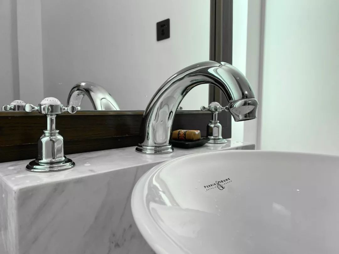 杭州湖边邨酒店怎么订便宜,西湖边住宿酒店哪个好