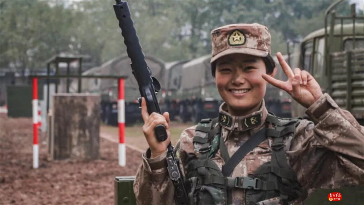 还记得那个一鸣惊人的“女枪王”吗？她立了二等功